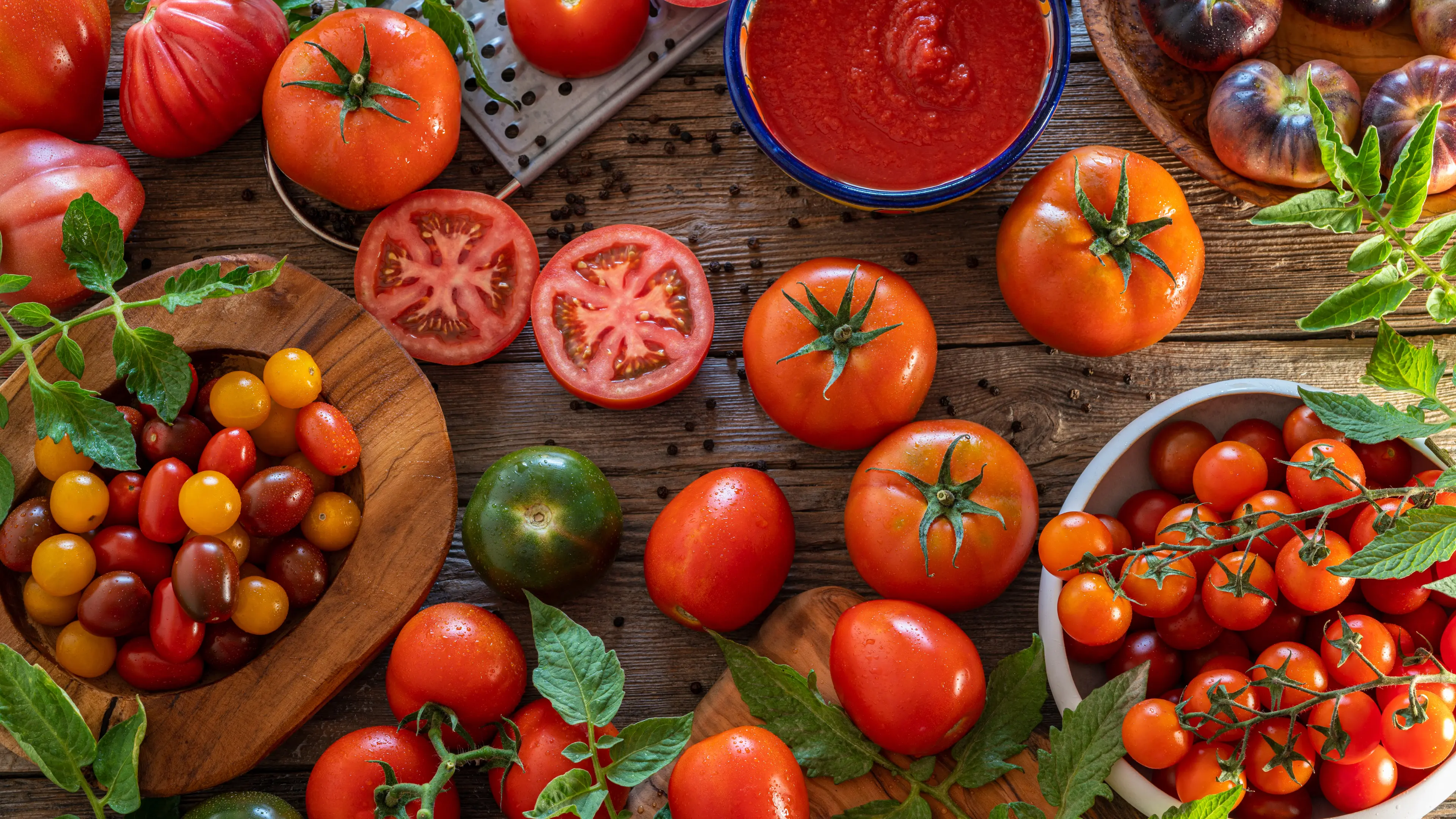 Mało kalorii, pełno korzyści - sok pomidorowy. Dlaczego warto pić sok z pomidorów